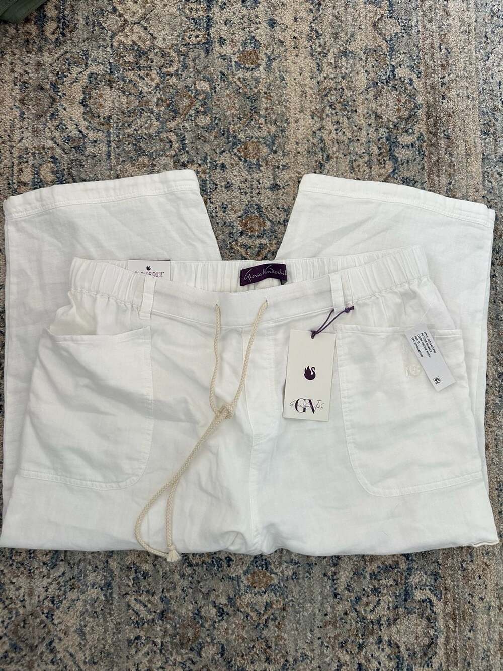 100% Cotton Gloria Vanderbilt Women's White Drawstring Patch Pocket Capri Pants